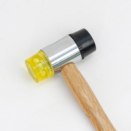 جاكوش مطاط أصفر وأسود بيد خشب